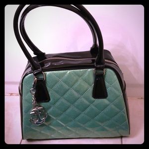 Luxe DeVille Bon Voyage Handbag in Green
